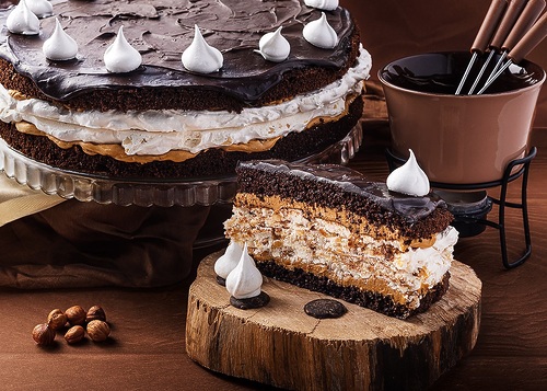 Безейно - шоколадний торт
