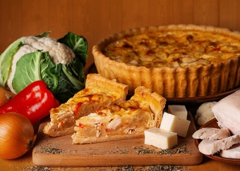 Кіш з цвітною капустою і куркою